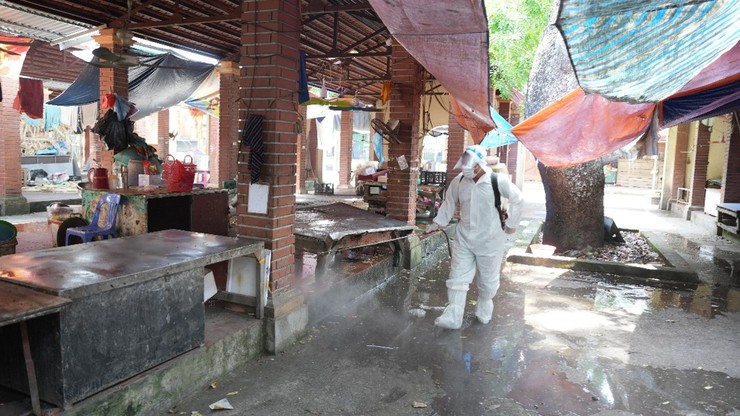 Triển khai công tác vệ sinh, khử trùng, tiêu độc và phun diệt ruồi sau tiêm phòng đại trà đợt 1 năm 2026- Ảnh 8.