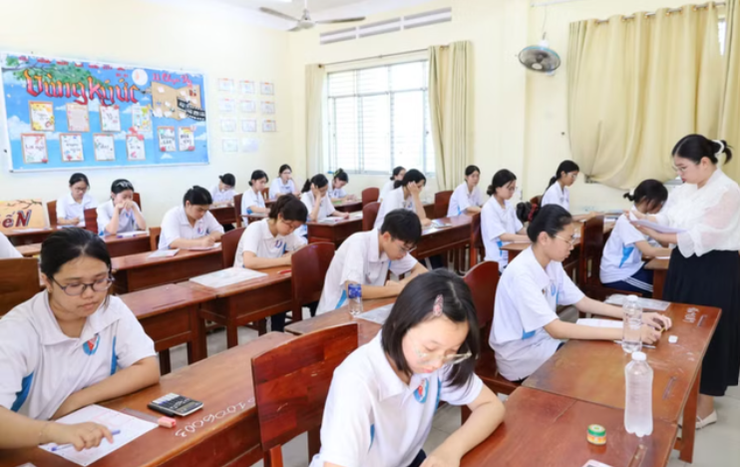 Dùng thiết bị công nghệ cao để gian lận trong kỳ thi tốt nghiệp THPT 2026 sẽ bị xử lý thế nào?- Ảnh 1.