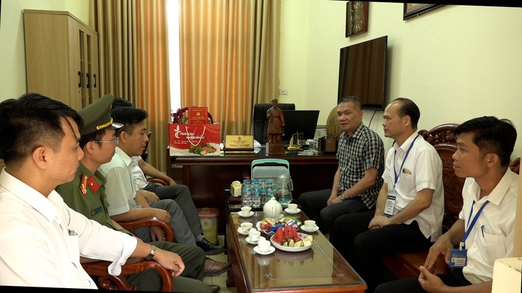 Chủ tịch UBND xã Mỹ Đức Nguyễn Quang Đường thăm hỏi, động viên 2 Điểm thi tốt nghiệp THPT năm 2026 trên địa bàn xã- Ảnh 2.