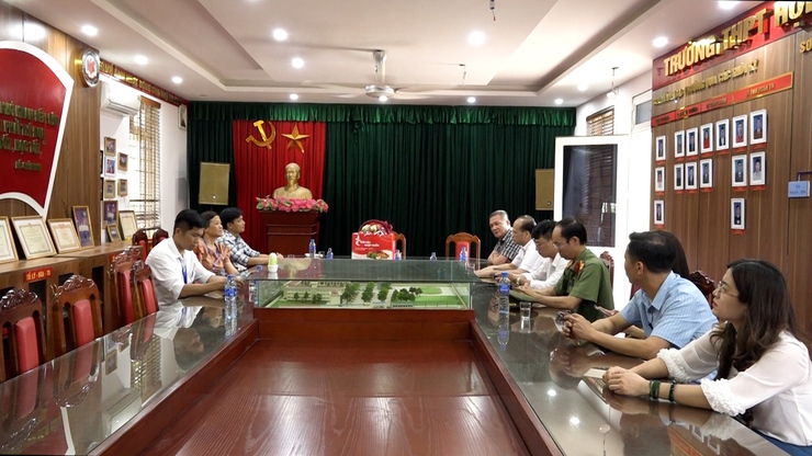 Chủ tịch UBND xã Mỹ Đức Nguyễn Quang Đường thăm hỏi, động viên 2 Điểm thi tốt nghiệp THPT năm 2026 trên địa bàn xã- Ảnh 3.
