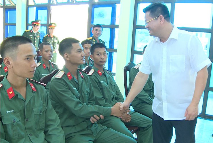 Phúc Lộc thăm, tặng quà động viên chiến sỹ mới tại Trung đoàn Bộ binh cơ giới 102- Ảnh 8.