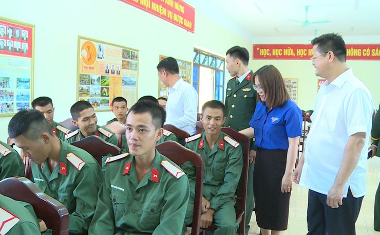 Phúc Lộc thăm, tặng quà động viên chiến sỹ mới tại Trung đoàn Bộ binh cơ giới 102- Ảnh 7.