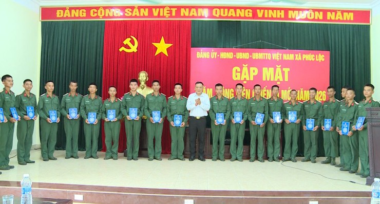 Phúc Lộc thăm, tặng quà động viên chiến sỹ mới tại Trung đoàn Bộ binh cơ giới 102- Ảnh 4.
