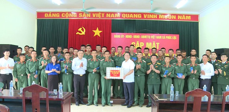 Phúc Lộc thăm, tặng quà động viên chiến sỹ mới tại Trung đoàn Bộ binh cơ giới 102- Ảnh 5.