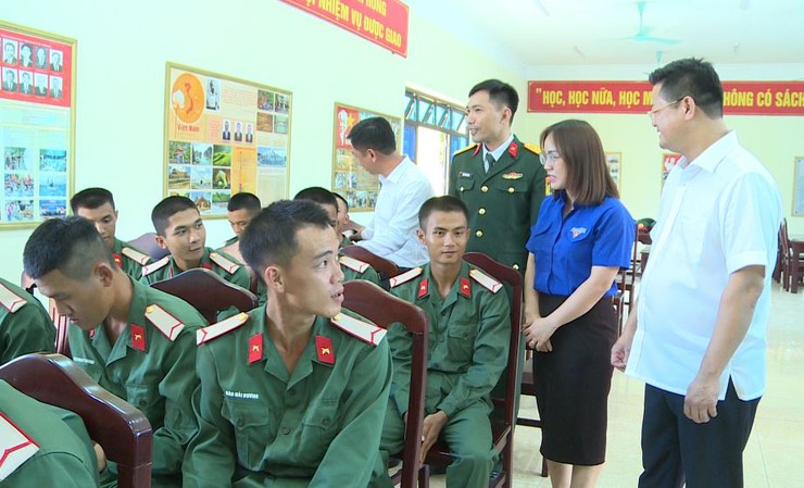 Phúc Lộc thăm, tặng quà động viên chiến sỹ mới tại Trung đoàn Bộ binh cơ giới 102- Ảnh 9.