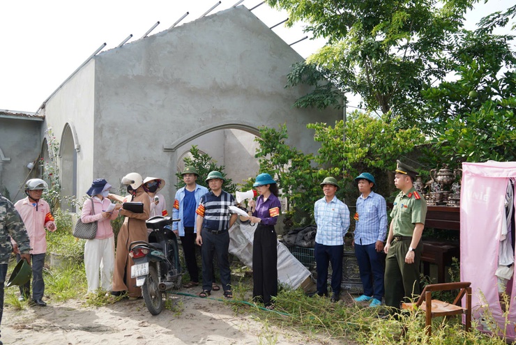 Phường Chương Mỹ hoàn thành kế hoạch cưỡng chế 17 trường hợp vi phạm đất đai, thủy lợi chỉ sau 2 ngày thực hiện- Ảnh 3.
