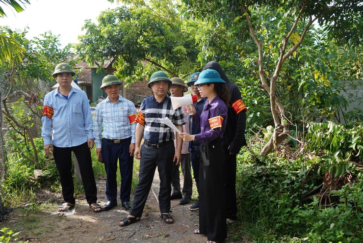 Phường Chương Mỹ hoàn thành kế hoạch cưỡng chế 17 trường hợp vi phạm đất đai, thủy lợi chỉ sau 2 ngày thực hiện- Ảnh 4.