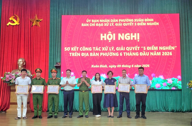 Phường Xuân Đỉnh Sơ kết 6 tháng đầu năm 2026 công tác điều hành, xử lý và giải quyết 05 điểm nghẽn trên địa bàn.- Ảnh 5.