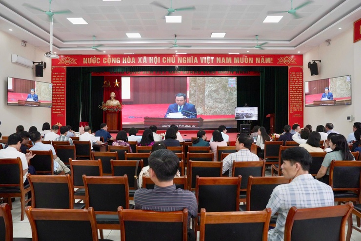Xã Thiên Lộc tham dự Hội nghị sơ kết một năm vận hành bộ máy của hệ thống chính trị và chính quyền địa phương hai cấp thành phố Hà Nội- Ảnh 1.