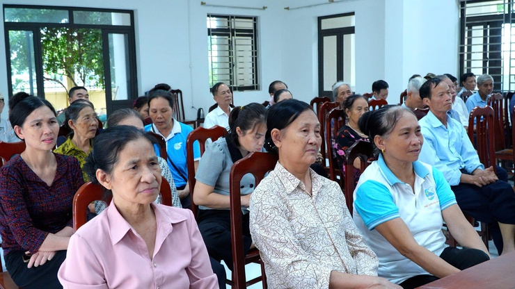 TỔ ĐẠI BIỂU SỐ 06 HĐND XÃ KHOÁ XXIV TIẾP XÚC CỬ TRI TẠI CÁC THÔN TỪ CHÂU VÀ CHÂU MAI- Ảnh 5.