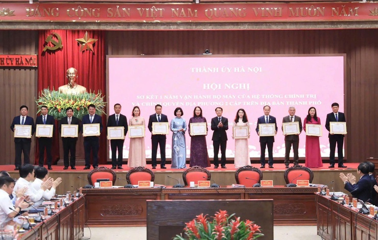 ĐẢNG BỘ, CHÍNH QUYỀN VÀ NHÂN DÂN PHƯỜNG GIẢNG VÕ  ĐƯỢC TẶNG BẰNG KHEN CÓ THÀNH TÍCH XUẤT SẮC TRONG TRIỂN KHAI VẬN HÀNH MÔ HÌNH CHÍNH QUYỀN ĐỊA PHƯƠNG 2 CẤP- Ảnh 4.