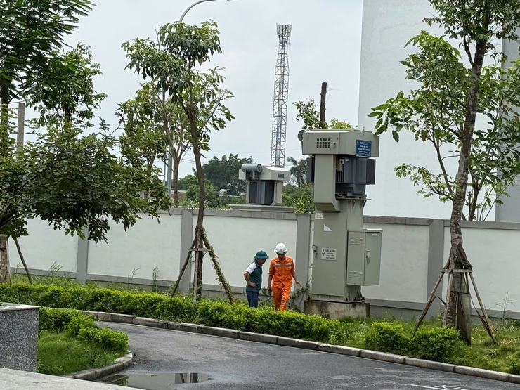 Xã Thiên Lộc tổ chức Đoàn đi kiểm tra cơ sở vật chất và tặng quà động viên 3 điểm thi tốt nghiệp THPT năm 2026 trên địa bàn xã.- Ảnh 11.