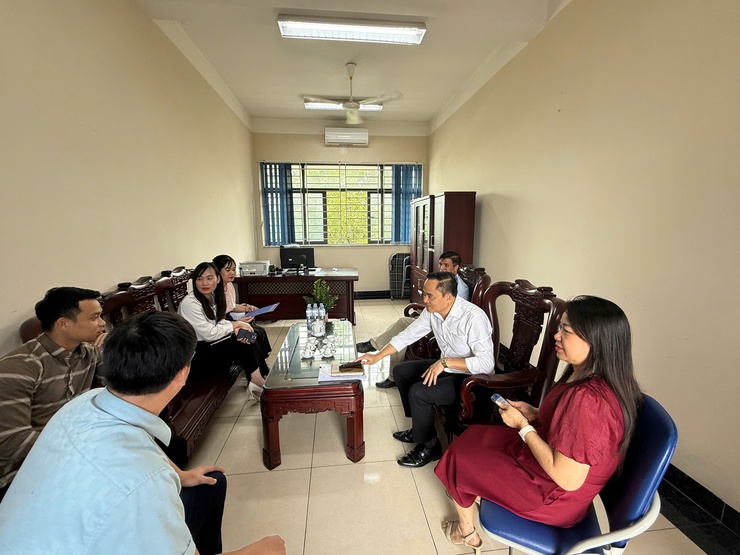 Xã Thiên Lộc tổ chức Đoàn đi kiểm tra cơ sở vật chất và tặng quà động viên 3 điểm thi tốt nghiệp THPT năm 2026 trên địa bàn xã.- Ảnh 7.