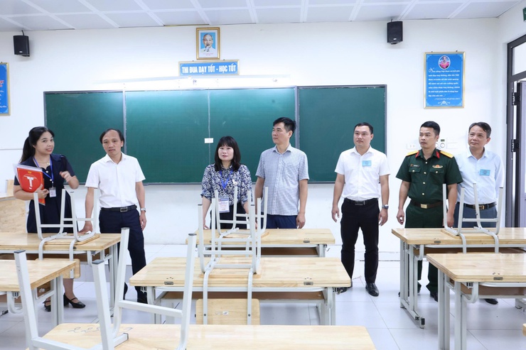 CÁC ĐỒNG CHÍ  LÃNH ĐẠO ĐẢNG ỦY – UBND, BAN CHỈ ĐẠO THI XÃ VÂN ĐÌNH KIỂM TRA, ĐỘNG VIÊN HỘI ĐỒNG THI TỐT NGHIỆP THPT NĂM 2026- Ảnh 4.