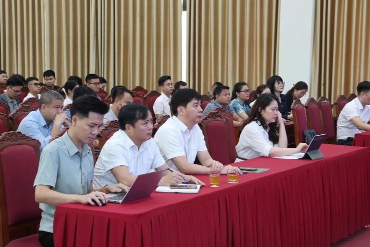 Xã Vĩnh Thanh tổ chức hội nghị đào tạo, hướng dẫn sử dụng hệ thống quản trị thực thi nhiệm vụ và đánh giá cán bộ gắn với đo lường hiệu suất công việc (OKR/KPI)- Ảnh 2.