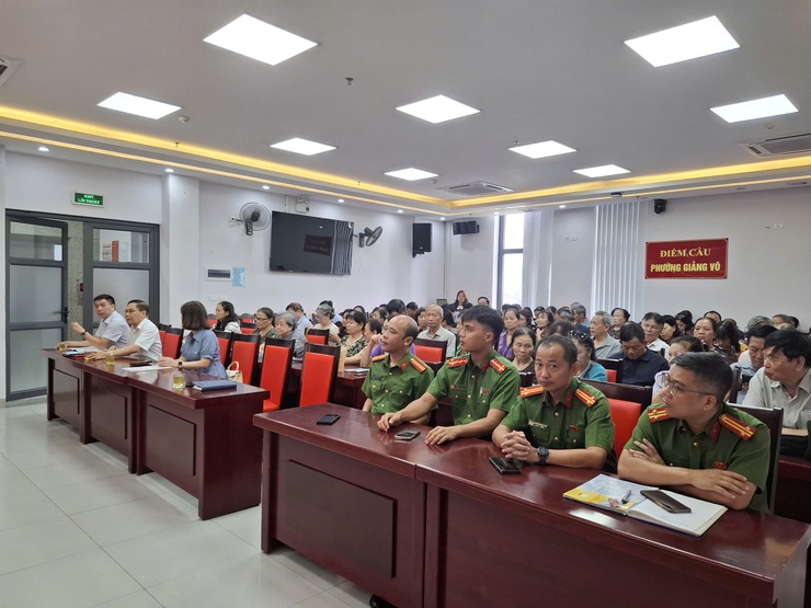 UBND PHƯỜNG GIẢNG VÕ TỔ CHỨC HỘI NGHỊ TUYÊN TRUYỀN, PHỔ BIẾN LUẬT THỦ ĐÔ VÀ CÁC CHUYÊN ĐỀ PHÁP LUẬT TRỌNG TÂM NĂM 2026- Ảnh 2.