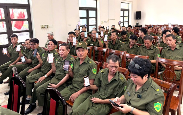 Công an xã Bát Tràng tập huấn, cập nhật kiến thức pháp luật và kỹ năng xử lý tình huống thực tiễn cho toàn thể lực lượng tham gia bảo vệ ANTT trên địa bàn xã năm 2026- Ảnh 3.