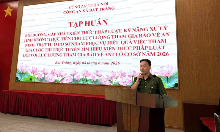 Công an xã Bát Tràng tập huấn, cập nhật kiến thức pháp luật và kỹ năng xử lý tình huống thực tiễn cho toàn thể lực lượng tham gia bảo vệ ANTT trên địa bàn xã năm 2026- Ảnh 1.