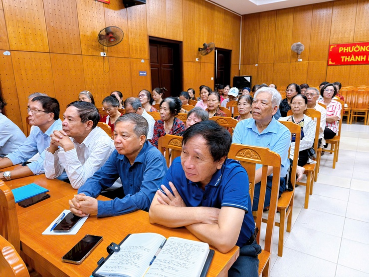 Nhiều ý kiến, kiến nghị của cử tri được nêu tại hội nghị tiếp xúc cử tri tổ đại biểu HĐND phường số 4- Ảnh 3.