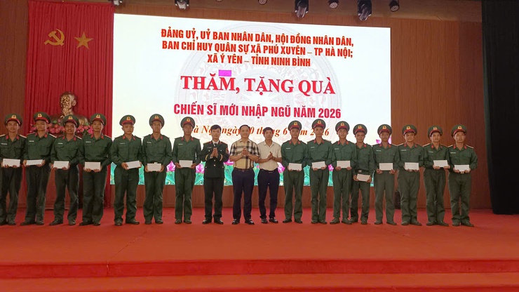 Xã Phú Xuyên tổ chức các đoàn thăm, động viên, tặng quà chiến sĩ mới năm 2026- Ảnh 4.