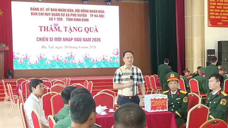 Xã Phú Xuyên tổ chức các đoàn thăm, động viên, tặng quà chiến sĩ mới năm 2026- Ảnh 5.
