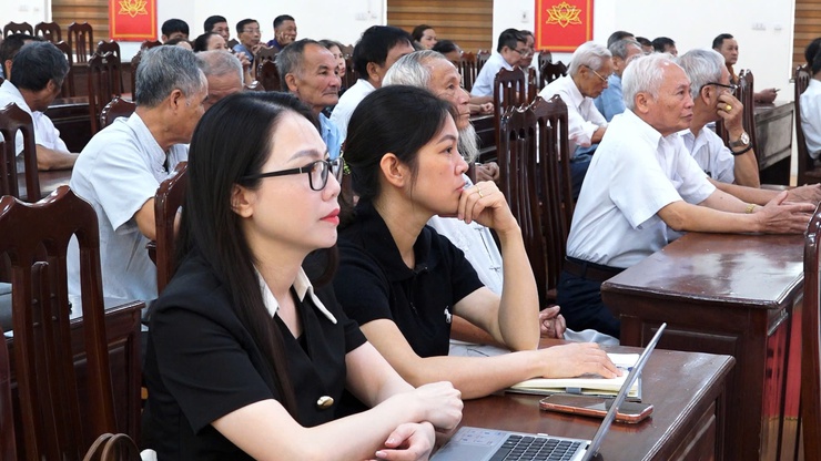 Tổ đại biểu số 5 Hội đồng nhân dân (HĐND) xã Dân Hòa đã có buổi tiếp xúc cử tri tại Hội trường Đảng Ủy - Ảnh 2.
