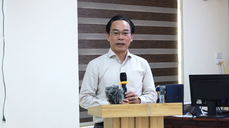 BỘ TRƯỞNG Bộ GD&ĐT HOÀNG MINH SƠN KIỂM TRA CÔNG TÁC TỔ CHỨC THI TỐT NGHIỆP THPT NĂM 2026 TẠI TRƯỜNG THPT NGUYỄN DU- Ảnh 6.