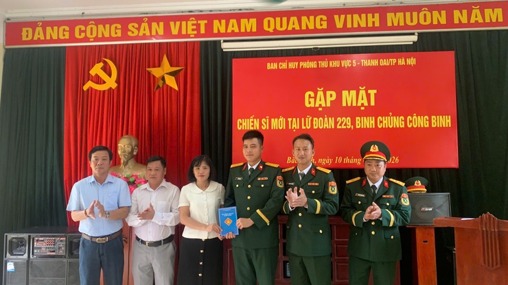 Xã Phú Xuyên tổ chức các đoàn thăm, động viên, tặng quà chiến sĩ mới năm 2026- Ảnh 9.