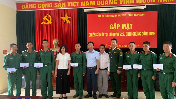 Xã Phú Xuyên tổ chức các đoàn thăm, động viên, tặng quà chiến sĩ mới năm 2026- Ảnh 10.