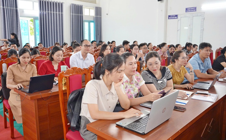 Phường Tùng Thiện tập huấn hệ thống quản trị thực thi nhiệm vụ và đánh giá cán bộ theo OKR/KPI trên nền tảng Hanoiwork- Ảnh 3.