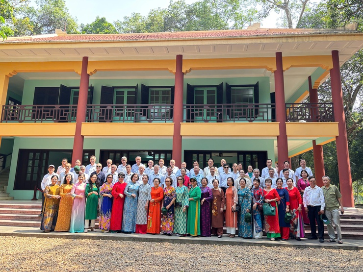 PHƯỜNG GIẢNG VÕ TỔ CHỨC LỄ BÁO CÔNG DÂNG BÁC CHO CÁN BỘ CƠ SỞ NHÂN DỊP SƠ KẾT 01 NĂM THỰC HIỆN MÔ HÌNH CHÍNH QUYỀN ĐỊA PHƯƠNG HAI CẤP- Ảnh 3.