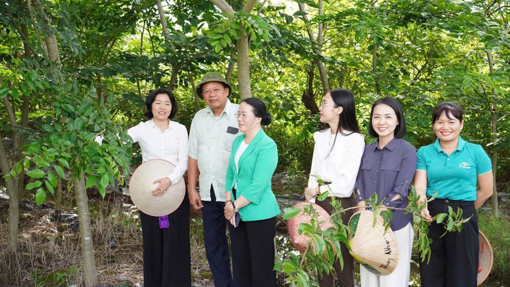 CHỦ TỊCH HỘI NÔNG DÂN THÀNH PHỐ HÀ NỘI LÀM VIỆC TẠI PHƯỢNG DỰC: ĐẨY MẠNH CHUYỂN ĐỔI SỐ, NHÂN RỘNG MÔ HÌNH KINH TẾ HIỆU QUẢ- Ảnh 3.