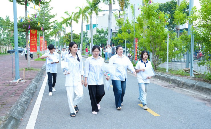 HƠN 1.680 THÍ SINH XÃ QUỐC OAI TỰ TIN BƯỚC VÀO NGÀY THI ĐẦU TIÊN KỲ THI TỐT NGHIỆP THPT NĂM 2026- Ảnh 13.