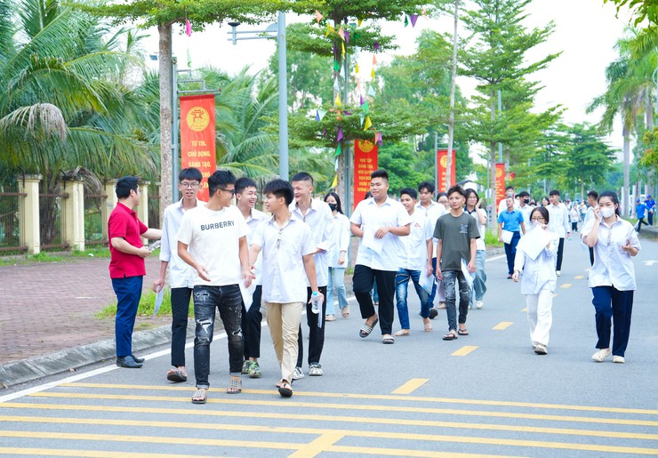 HƠN 1.680 THÍ SINH XÃ QUỐC OAI TỰ TIN BƯỚC VÀO NGÀY THI ĐẦU TIÊN KỲ THI TỐT NGHIỆP THPT NĂM 2026- Ảnh 17.
