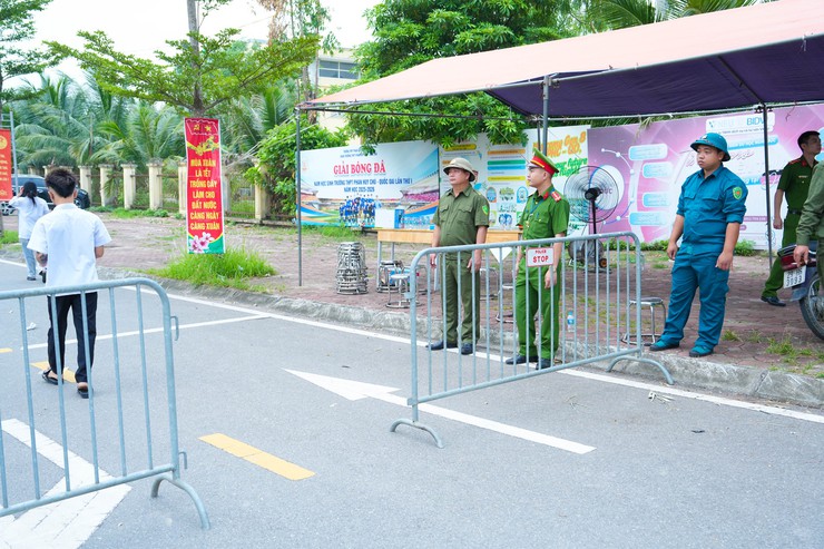 HƠN 1.680 THÍ SINH XÃ QUỐC OAI TỰ TIN BƯỚC VÀO NGÀY THI ĐẦU TIÊN KỲ THI TỐT NGHIỆP THPT NĂM 2026- Ảnh 18.