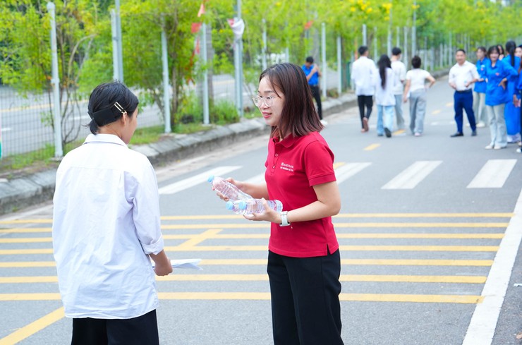 HƠN 1.680 THÍ SINH XÃ QUỐC OAI TỰ TIN BƯỚC VÀO NGÀY THI ĐẦU TIÊN KỲ THI TỐT NGHIỆP THPT NĂM 2026- Ảnh 20.