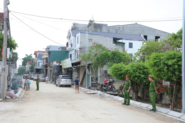 Ngày đầu tiên của kỳ thi tốt nghiệp THPT năm 2026 tại điểm thi trường THCS Trung Hòa, xã Phú Nghĩa diễn ra an toàn- Ảnh 14.