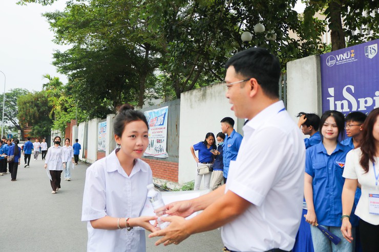 HƠN 1.680 THÍ SINH XÃ QUỐC OAI TỰ TIN BƯỚC VÀO NGÀY THI ĐẦU TIÊN KỲ THI TỐT NGHIỆP THPT NĂM 2026- Ảnh 2.