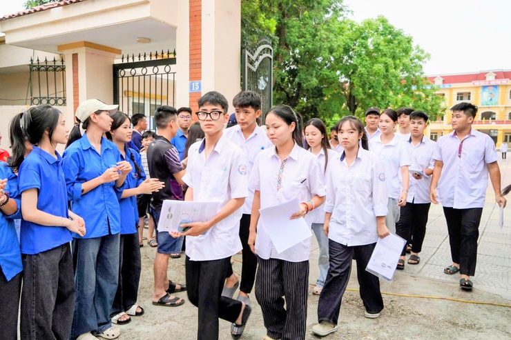 Thí sinh Tây Phương hoàn thành ngày thi đầu tiên Kỳ thi tốt nghiệp THPT năm 2026- Ảnh 1.