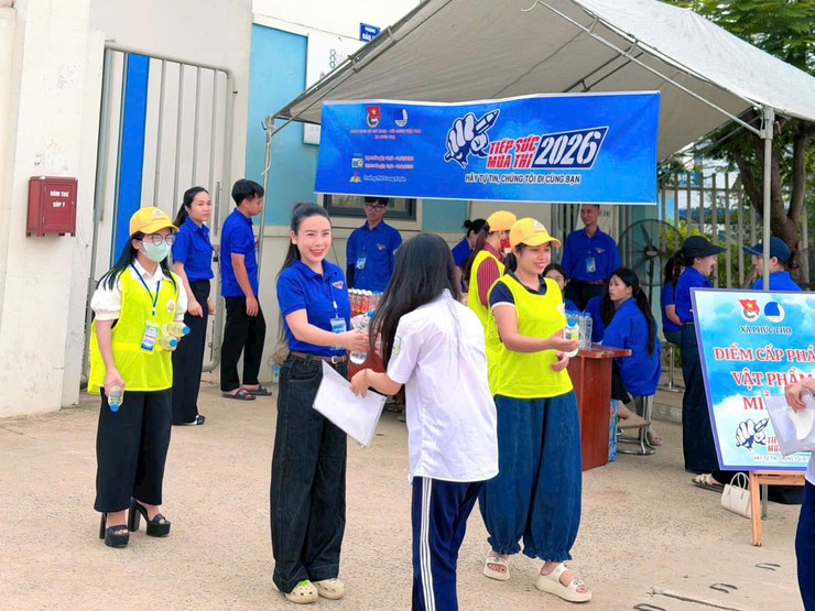 THÍ SINH XÃ PHÚC THỌ HOÀN THÀNH MÔN THI ĐẦU TIÊN KỲ THI TỐT NGHIỆP THPT NĂM 2026- Ảnh 5.