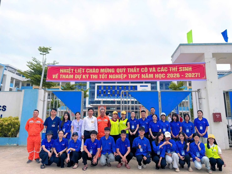 THÍ SINH XÃ PHÚC THỌ HOÀN THÀNH MÔN THI ĐẦU TIÊN KỲ THI TỐT NGHIỆP THPT NĂM 2026- Ảnh 2.