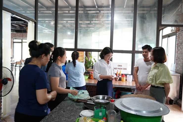 QUANG MINH TĂNG CƯỜNG KIỂM TRA, XỬ LÝ VI PHẠM VỀ AN TOÀN THỰC PHẨM- Ảnh 2.