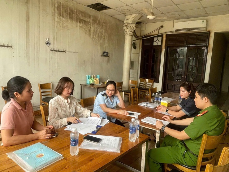TĂNG CƯỜNG KIỂM TRA, CHẤN CHỈNH CÔNG TÁC BẢO ĐẢM AN TOÀN THỰC PHẨM TRÊN ĐỊA BÀN XÃ QUANG MINH- Ảnh 4.