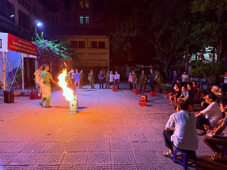 Phường Đống Đa tăng cường công tác tuyên truyền, tập huấn phòng cháy chữa cháy- Ảnh 5.