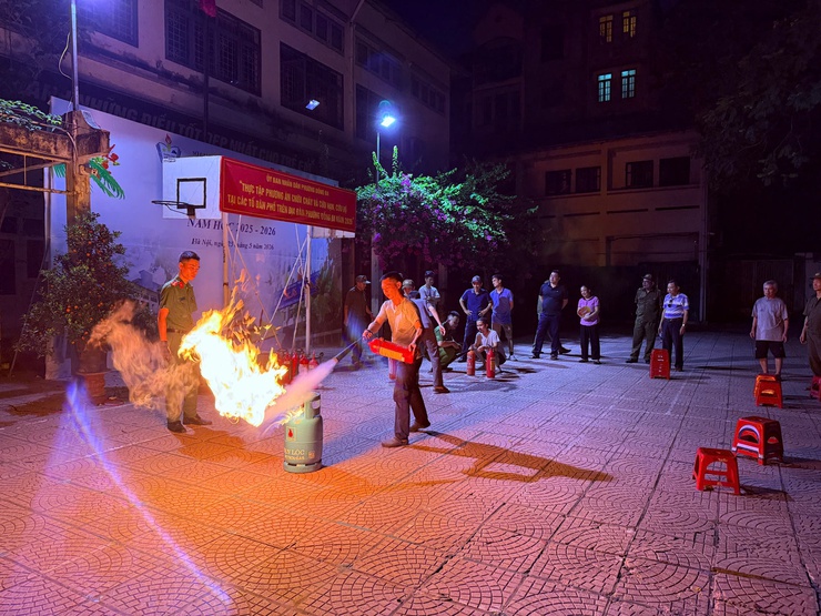 Phường Đống Đa tăng cường công tác tuyên truyền, tập huấn phòng cháy chữa cháy- Ảnh 1.