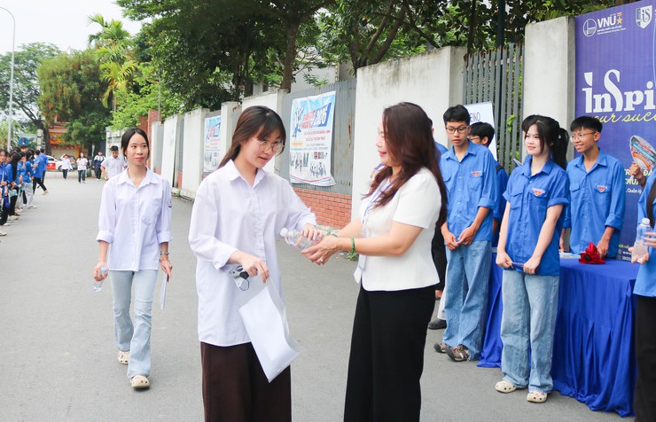 HƠN 1.680 THÍ SINH XÃ QUỐC OAI TỰ TIN BƯỚC VÀO NGÀY THI ĐẦU TIÊN KỲ THI TỐT NGHIỆP THPT NĂM 2026- Ảnh 3.