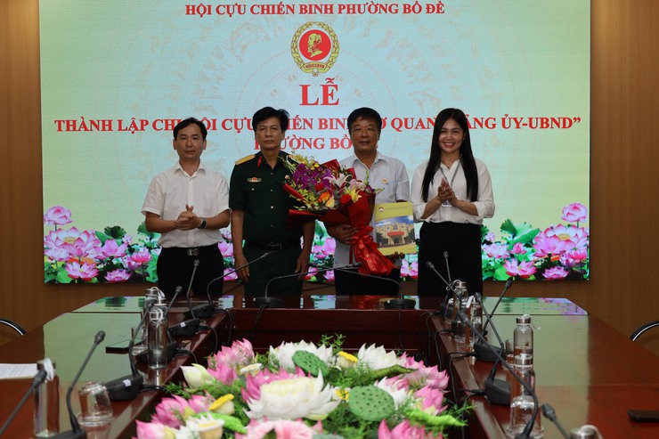Lễ ra mắt và công bố Quyết định thành lập Chi hội CCB cơ quan Đảng uỷ - UBND phường Bồ Đề- Ảnh 2.
