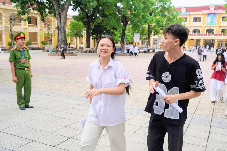 Thí sinh Tây Phương hoàn thành ngày thi đầu tiên Kỳ thi tốt nghiệp THPT năm 2026- Ảnh 2.