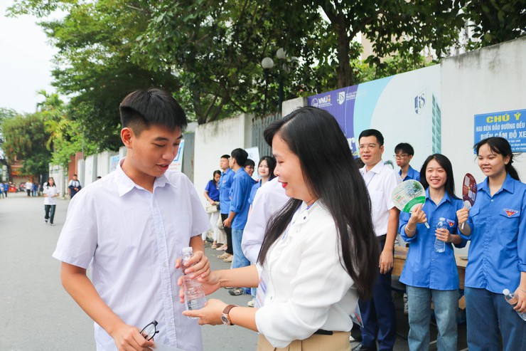HƠN 1.680 THÍ SINH XÃ QUỐC OAI TỰ TIN BƯỚC VÀO NGÀY THI ĐẦU TIÊN KỲ THI TỐT NGHIỆP THPT NĂM 2026- Ảnh 4.
