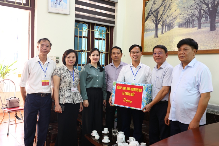 LÃNH ĐẠO XÃ THẠCH THẤT THĂM, ĐỘNG VIÊN HỘI ĐỒNG COI THI TẠI CÁC ĐIỂM THI TỐT NGHIỆP THPT NĂM 2026- Ảnh 2.